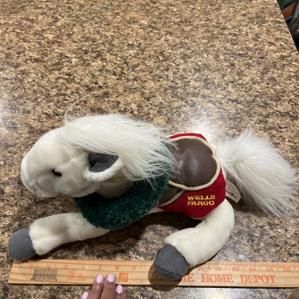 Toys R Us Horse Plush Wells Fargo Legendary Christmas Wreath White 2003 16" - Picture 12 of 13